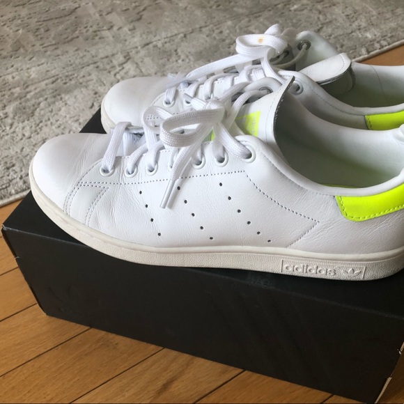 Like new 9/10 Adidas Rare Limited edition mens Neon lime Stan Smiths in SZ 8.5!! - Picture 2 of 10